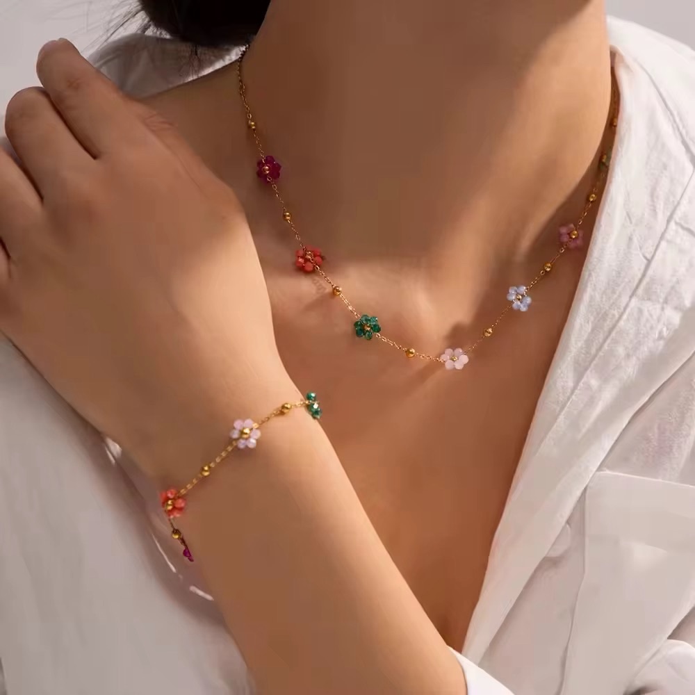 18K Gold Plated Colorful Flower Charms Bracelet - Picture 4 of 10